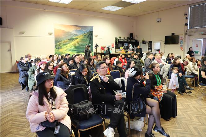 Đông đảo kiều bào, bạn bè Anh, các nhà hảo tâm tham dự buổi ra mắt của Quỹ. Ảnh: Phong Hà - PV TTXVN tại Anh