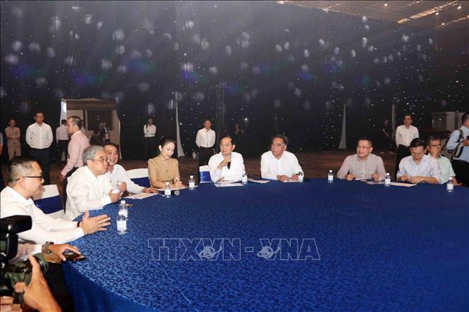 Phó Thủ tướng Bùi Thanh Sơn duyệt và chỉ đạo góp ý chương trình văn nghệ 