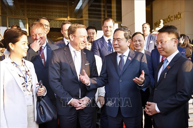 National Assembly Chairman Tran Thanh Man on November 24 receives a delegation of the European–ASEAN Business Council and the European Chamber of Commerce in Vietnam. VNA Photo: Doãn Tấn