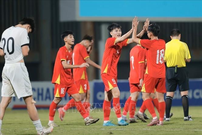 Kết thúc trận đấu, U17 Việt Nam giành chiến thắng cách biệt với tỷ số 14-0. Ảnh: Minh Quyết - TTXVN