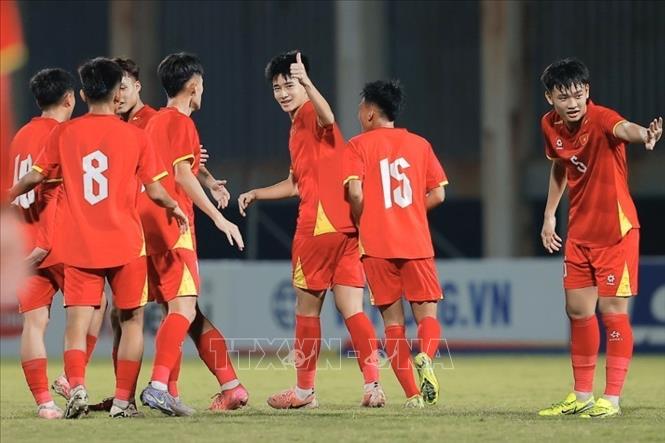 Kết thúc trận đấu, U17 Việt Nam giành chiến thắng cách biệt với tỷ số 14-0. Ảnh: Minh Quyết - TTXVN