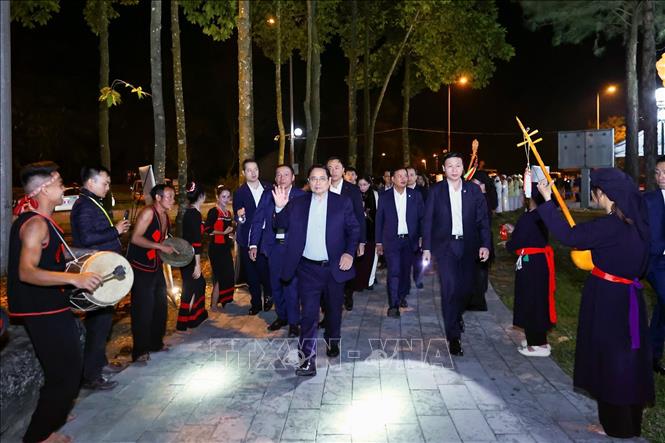 Thủ tướng Phạm Minh Chính dự Tuần “Đại đoàn kết các dân tộc - Di sản văn hóa Việt Nam” năm 2025. Ảnh: Dương Giang-TTXVN 
