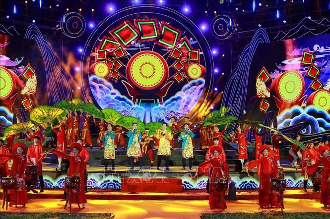 Các tiết mục biểu diễn nghệ thuật tại chương trình. Ảnh: Khánh Hoà - TTXVN