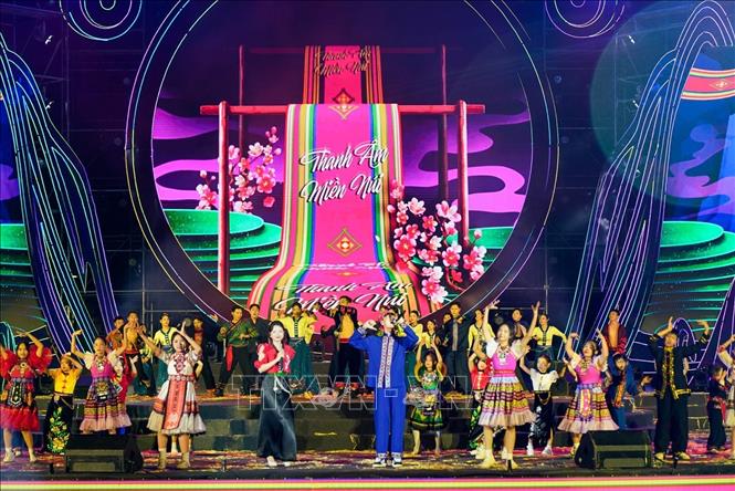 Các tiết mục biểu diễn nghệ thuật tại chương trình. Ảnh: Khánh Hoà - TTXVN