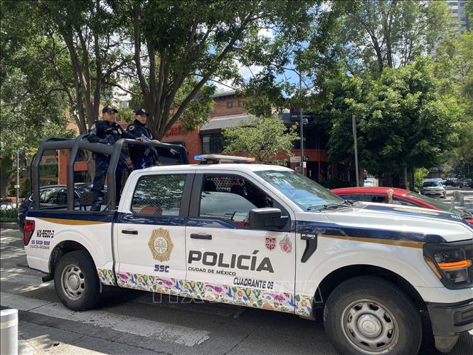 Lực lượng cảnh sát tuần tra tại thủ đô Mexico City nhằm tăng cường an ninh trật tự. Ảnh: Phương Lan- PV TTXVN tại Mexico