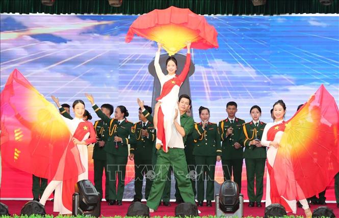 Chương trình nghệ thuật của đoàn viên, thanh niên Binh chủng Đặc công chào mừng hội nghị. Ảnh: Trọng Đức - TTXVN