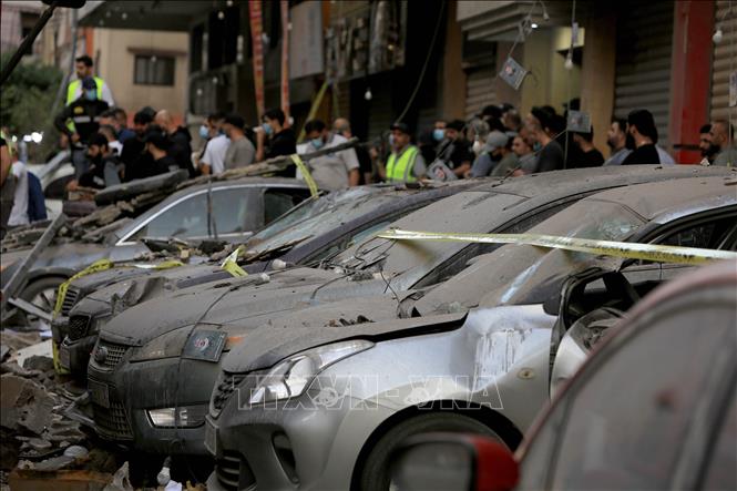 Các phương tiện bị phá hủy sau cuộc không kích của Israel tại Beirut, Liban, ngày 23/11/2025. Ảnh: THX/TTXVN