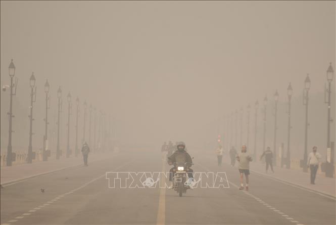 Khói mù ô nhiễm tại New Delhi, Ấn Độ ngày 22/11/2025. Ảnh: ANI/TTXVN