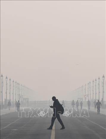 Khói mù ô nhiễm tại New Delhi, Ấn Độ ngày 22/11/2025. Ảnh: ANI/TTXVN