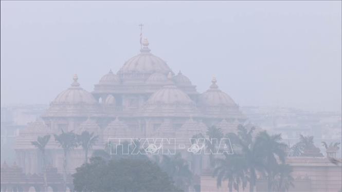Khói mù ô nhiễm tại New Delhi, Ấn Độ ngày 24/11/2025. Ảnh: ANI/TTXVN