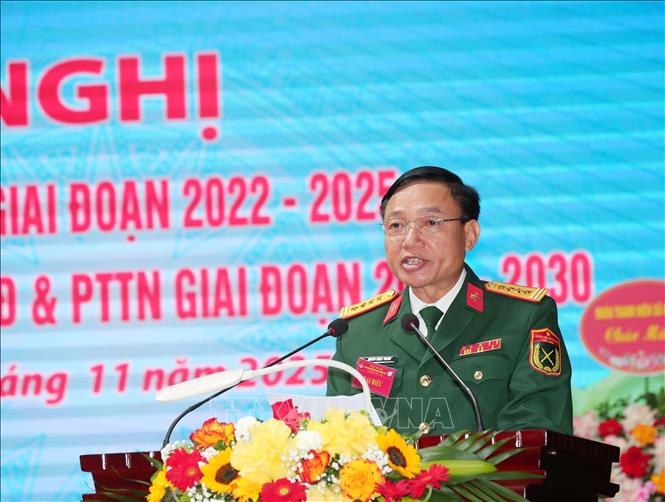 Đại tá Hoàng Ngọc Thanh, Phó Chính ủy Binh chủng Đặc công phát biểu chỉ đạo hội nghị. Ảnh: Trọng Đức - TTXVN