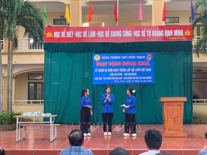 Học sinh tham gia diễn đàn 