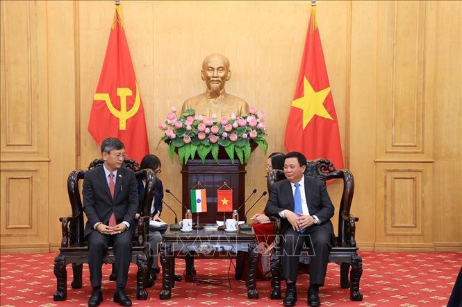 Giám đốc Học viện Chính trị Quốc gia Hồ Chí Minh Nguyễn Xuân Thắng tiếp Đại sứ Ấn Độ tại Việt Nam. Ảnh: Tuấn Anh - TTXVN