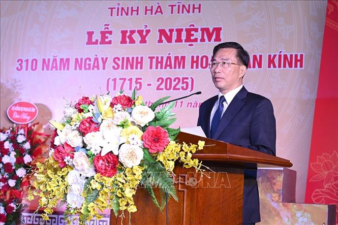 Ông Nguyễn Viết Trường, Giám đốc Sở Văn hóa, Thể thao và Du lịch Hà Tĩnh, trình bày diễn văn tại Lễ kỷ niệm. Ảnh: Hoàng Ngà - TTXVN