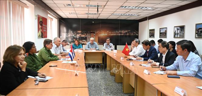 Quang cảnh buổi làm việc với Bí thư Tỉnh ủy Matanzas Mario Felipe Sabines Lorenzo. Ảnh: Việt Hùng - PV TTXVN tại Cuba 