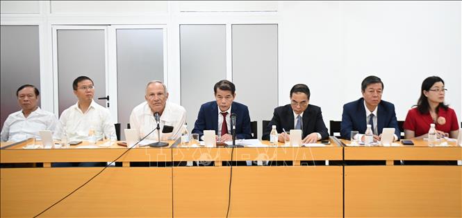 Đồng chí Vũ Thanh Mai, Phó Trưởng Ban Tuyên giáo và Dân vận Trung ương và đoàn công tác tại cuộc gặp với Ban Giám hiệu Trưởng Đảng Ñico Lopez. Ảnh: Việt Hùng - PV TTXVN tại Cuba 