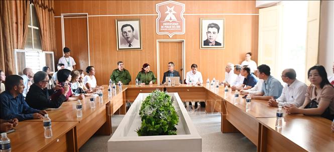Đồng chí Vũ Thanh Mai, Phó Trưởng Ban Tuyên giáo và Dân vận Trung ương và đoàn công tác
làm việc với Ban Giám hiệu Đại học Pinar del Río. Ảnh: Việt Hùng - PV TTXVN tại Cuba 