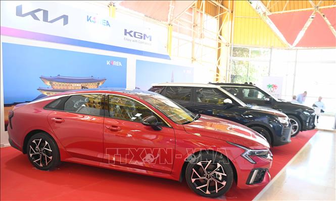 Hãng xe ô tô KIA giới thiệu các sản phẩm tại thị trường Cuba. Ảnh: Việt Hùng-P/v TTXVN tại Cuba