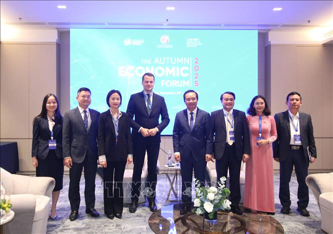 Lãnh đạo UBND TP. Hồ Chí Minh tiếp ông Stephan Mergenthaler, Giám đốc điều hành Diễn đàn Kinh tế thế giới (WEF). Ảnh: Hứa Chung-TTXVN