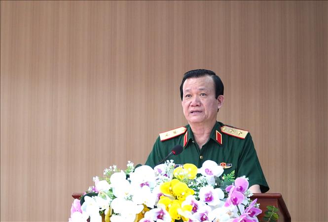 Trung tướng Hồ Văn Thái, Bí thư Đảng ủy, Chính ủy Bộ Tư lệnh Quân khu 9 phát biểu chỉ đạo. Ảnh: Văn Sĩ - TTXVN