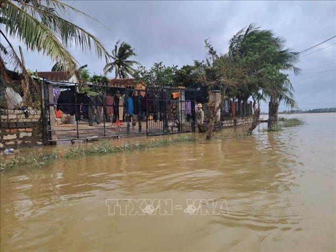 Những xóm dân thuộc thôn Hiệp Đồng, xã Hòa Xuân vẫn đang bị cô lập, mỗi nhà dân ở đây đều có 1 - 2 chiếc 