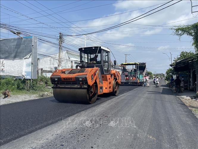 Gấp rút hoàn thiện công trình nâng cấp tỉnh lộ 914 (xã Ngũ Lạc). Ảnh: Thanh Hòa - TTXVN