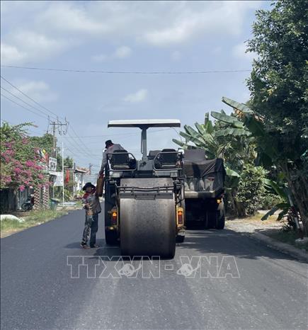 Gấp rút hoàn thiện công trình nâng cấp tỉnh lộ 914 (xã Ngũ Lạc). Ảnh: Thanh Hòa- TTXVN