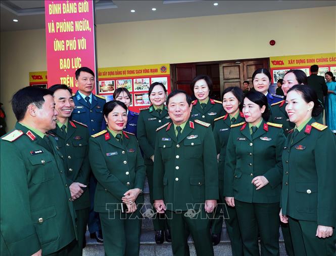 Thượng tướng Lê Huy Vịnh, Ủy viên Trung ương Đảng, Thứ trưởng Bộ Quốc phòng và các đại biểu đến dự. Ảnh: Trọng Đức - TTXVN 