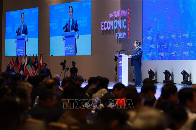 Thủ tướng Phạm Minh Chính phát biểu tại Diễn đàn Kinh tế mùa Thu 2025. Ảnh: Dương Giang-TTXVN