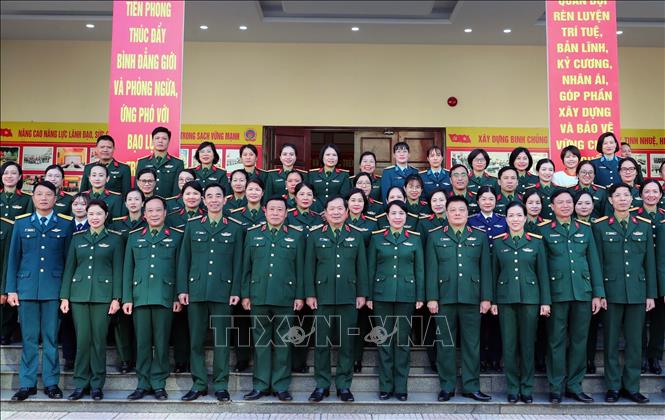 Thượng tướng Lê Huy Vịnh, Ủy viên Trung ương Đảng, Thứ trưởng Bộ Quốc phòng và các đại biểu đến dự. Ảnh: Trọng Đức - TTXVN 