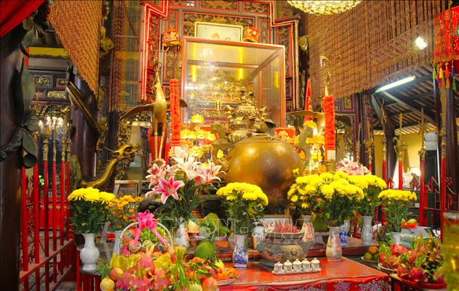 Điện chính là nơi thờ Thần Hoàn Bổn Cảnh và các vị tiền hiền. Ảnh: Nguyễn Hằng – TTXVN