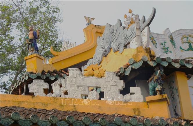 Một góc kiến trúc mái đình. Ảnh: Nguyễn Hằng – TTXVN