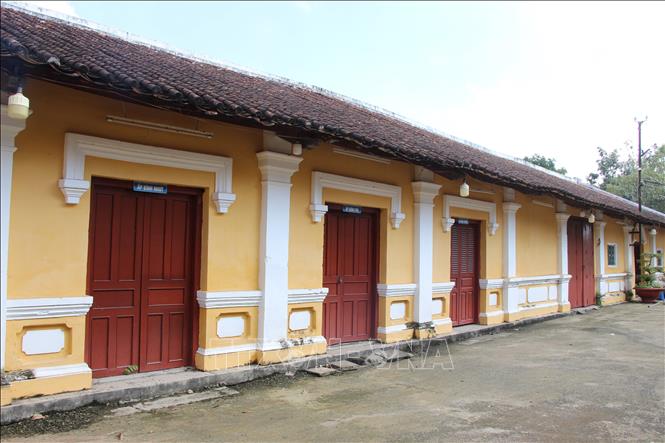 Gian lục ấp trong khuôn viên đình. Ảnh: Nguyễn Hằng - TTXVN