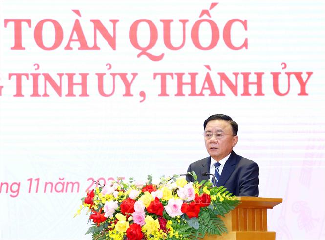 Đồng chí Trần Cẩm Tú, Uỷ viên Bộ Chính trị, Thường trực Ban Bí thư phát biểu chỉ đạo hội nghị. Ảnh: Phương Hoa – TTXVN