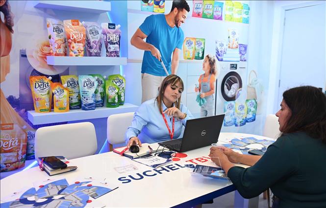 Các sản phẩm chất tẩy rửa của Thái Bình tại FIHAV 2025. Ảnh: Việt Hùng - PV TTXVN tại Cuba  