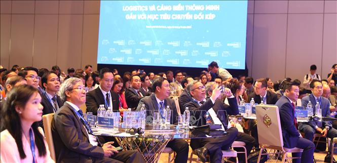 Toạ đàm “Logistics và cảng biển thông minh gắn với mục tiêu chuyển đổi kép” thu hút sự chú ý của nhiều chuyên gia, khách mời. Ảnh: Hứa Chung-TTXVN