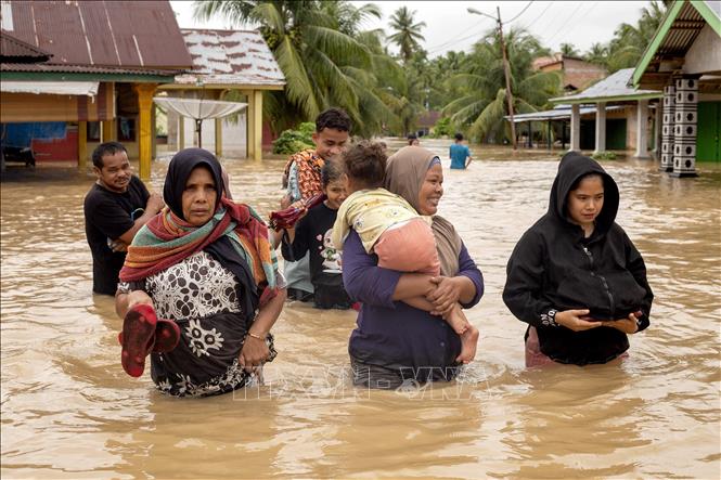 Cảnh ngập lụt sau những trận mưa lớn tại Padang Pariaman, Tây Sumatra, Indonesia. Ảnh: THX/TTXVN