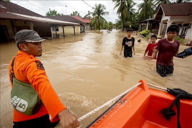 Cảnh ngập lụt sau những trận mưa lớn tại Padang Pariaman, Tây Sumatra, Indonesia. Ảnh: THX/TTXVN