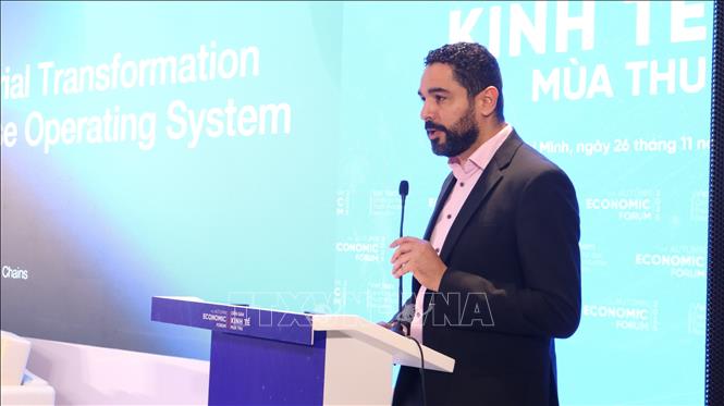 Ông Tahar Kerkeni, Trưởng chương trình hệ thống vận hành cho Chuyển đổi Công nghiệp có trách nhiệm, Diễn đàn Kinh tế thế giới phát biểu tại toạ đàm. Ảnh: Xuân Anh - TTXVN