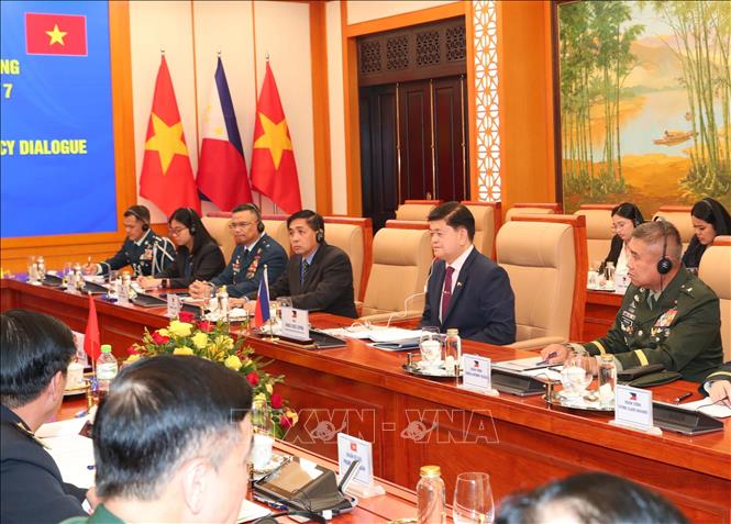 Ngài Irineo Espino, Thứ trưởng Quốc phòng Philippines phát biểu tại cuộc đối thoại. Ảnh: Trọng Đức - TTXVN