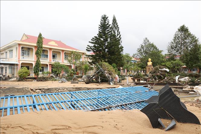 Toàn ngành Giáo dục tỉnh ghi nhận 226 đơn vị chịu thiệt hại trong mưa lũ. Ảnh: Tuấn Anh - TTXVN