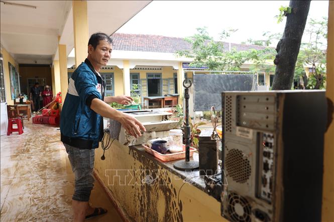 Sau mưa lũ, các trường học tỉnh Đắk Lắk thiệt hại trên 124 tỷ đồng về trang thiết bị dạy học. Ảnh: Tuấn Anh - TTXVN