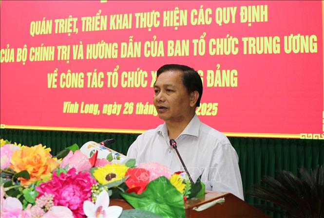 Bí thư Tỉnh ủy Vĩnh Long Trần Văn Lâu phát biểu tại hội nghị. Ảnh: Phạm Minh Tuấn-TTXVN.