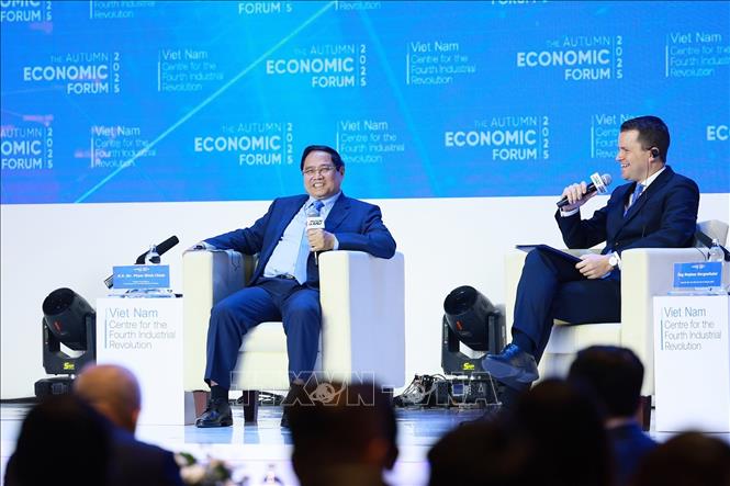 Thủ tướng Phạm Minh Chính tham dự đối thoại với ông Stephan Mergenthaler, Giám đốc điều hành Diễn đàn Kinh tế thế giới (WEF) với chủ đề “Khoa học, công nghệ định hình Việt Nam trong kỷ nguyên vươn mình”. Ảnh: Dương Giang-TTXVN
