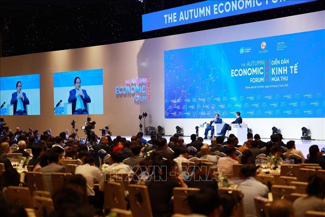 Thủ tướng Phạm Minh Chính tham dự đối thoại với ông Stephan Mergenthaler, Giám đốc điều hành Diễn đàn Kinh tế thế giới (WEF) với chủ đề “Khoa học, công nghệ định hình Việt Nam trong kỷ nguyên vươn mình”. Ảnh: Dương Giang-TTXVN
