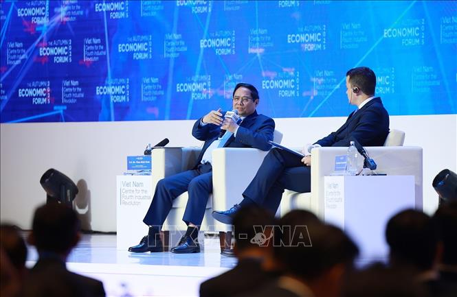 Thủ tướng Phạm Minh Chính tham dự đối thoại với ông Stephan Mergenthaler, Giám đốc điều hành Diễn đàn Kinh tế thế giới (WEF) với chủ đề “Khoa học, công nghệ định hình Việt Nam trong kỷ nguyên vươn mình”. Ảnh: Dương Giang-TTXVN
