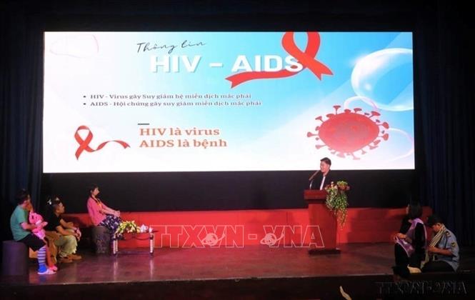 Lồng ghép các nội dung tuyên truyền phòng, chống HIV/AIDS vào tiết mục biểu diễn tại Hội thảo truyền thông về dự phòng lây nhiễm HIV và tạo cầu cho PrE (29/10/2024). Ảnh: Ánh Tuyết - TTXVN