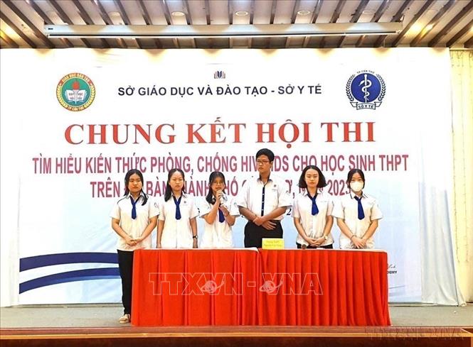 Chung kết Hội thi “Tìm hiểu kiến thức phòng, chống HIV/AIDS cho học sinh THPT trên địa bàn thành phố Cần Thơ năm 2023”, nhằm tuyên truyền nâng cao nhận thức về phòng, chống HIV/AIDS cho học sinh trên địa bàn thành phố. Ảnh: Ánh Tuyết - TTXVN