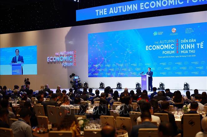 Thủ tướng Phạm Minh Chính phát biểu tổng kết Diễn đàn Kinh tế mùa thu năm 2025. Ảnh: Dương Giang-TTXVN 