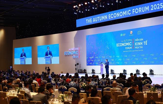 Thủ tướng Phạm Minh Chính phát biểu tổng kết Diễn đàn Kinh tế mùa thu năm 2025. Ảnh: Dương Giang-TTXVN 